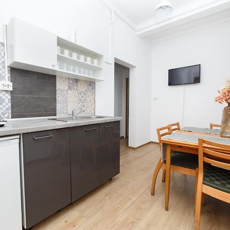 Color Apartments Franceza St ブカレスト エクステリア 写真