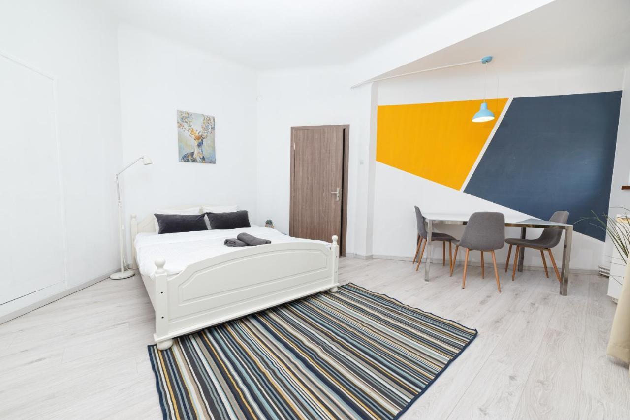 Color Apartments Franceza St ブカレスト エクステリア 写真