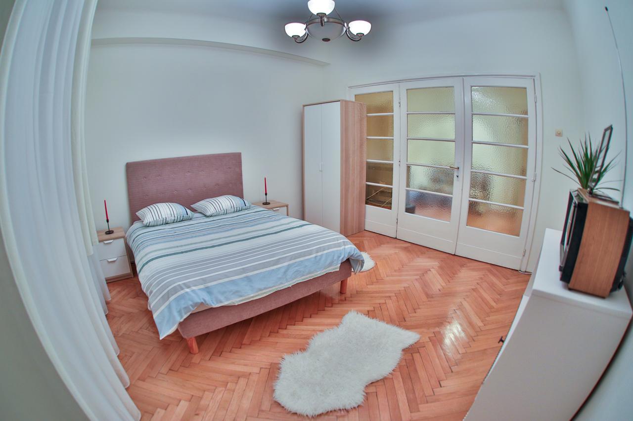 Color Apartments Franceza St ブカレスト エクステリア 写真