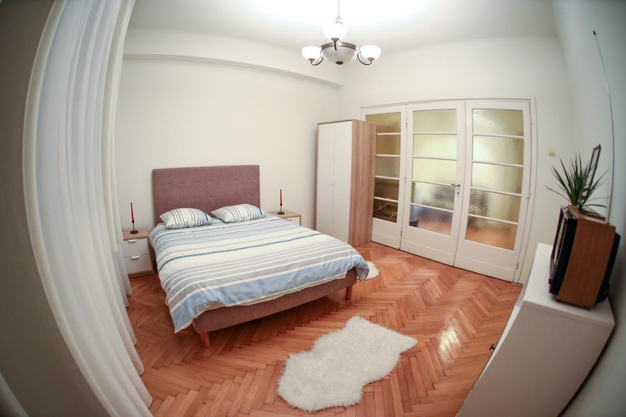 Color Apartments Franceza St ブカレスト エクステリア 写真
