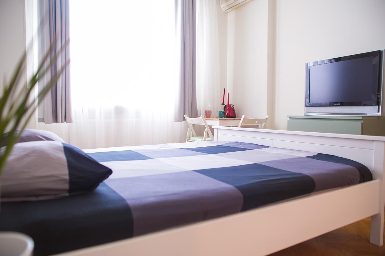 Color Apartments Franceza St ブカレスト エクステリア 写真