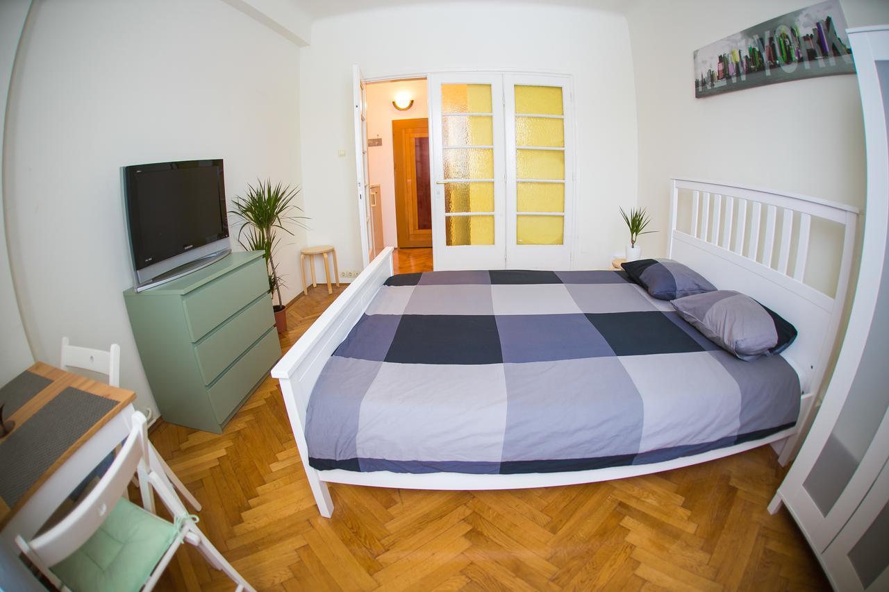 Color Apartments Franceza St ブカレスト エクステリア 写真